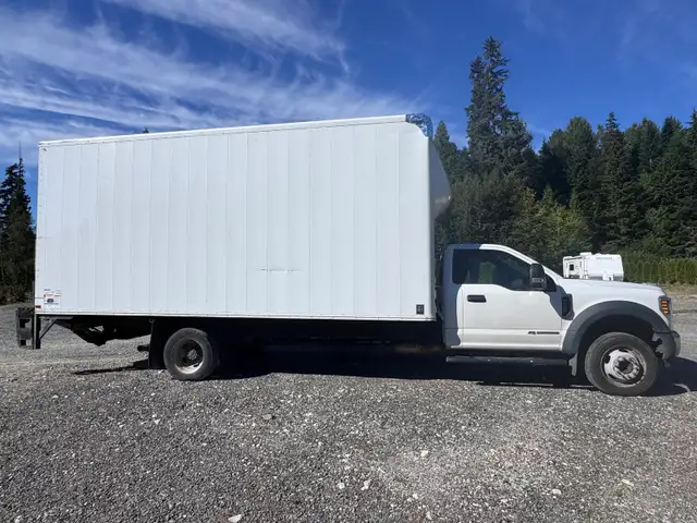 2019 ford F-550 box truck with Pallfinger liftgate in Cars & Trucks in Terrace - Image 4