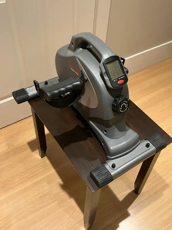 Retail $175 Like New Magnetic Desk Cycle Mini Exercise Bike in Exercise Equipment in North Shore - Image 2