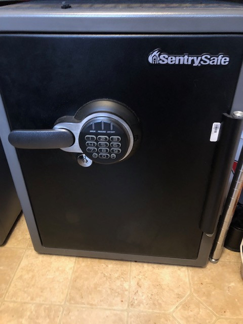 2.0 Cubic foot Sentry Safe Like New in Storage & Organization in Prince Albert