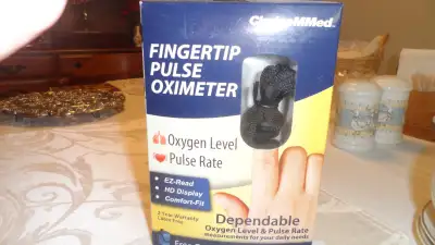 FINGERTIP PULSE OXIMETER, PULSE AND OXYGEN LEVEL RATINGS. CARRYING CASE INCLUDED. $25.00. PLEASE MES...