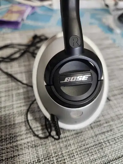 Selling a pair of Bose headphones. Note that the ear pads are a bit worn out and but the unit is oth...