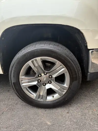2014-2018 Chevy 20’’ chrome rims. Very good shape. Has one chip on rim in third and fourth picture....