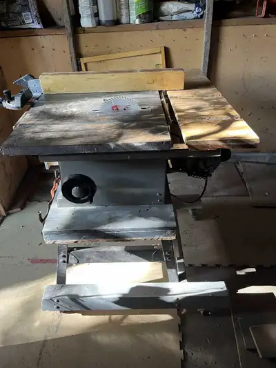 Banc scie GE 3/4 hp (115/230) Fonctionne sur roulette, Très lourd, venir chercher a 3 personnes