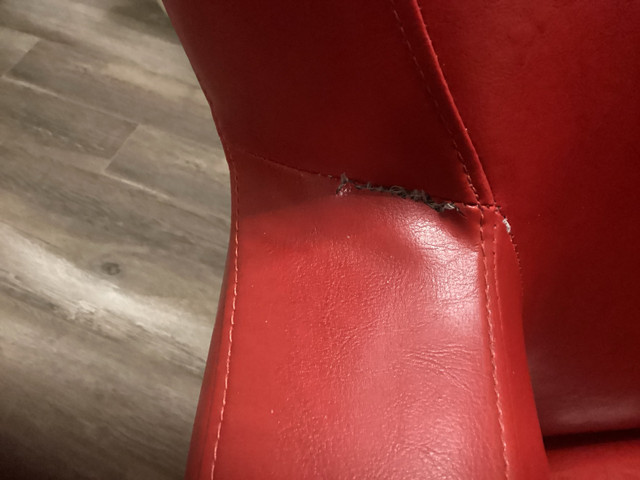 Fauteuils en cuir rouge dans Chaises, Fauteuils inclinables  à Longueuil/Rive Sud - Image 3