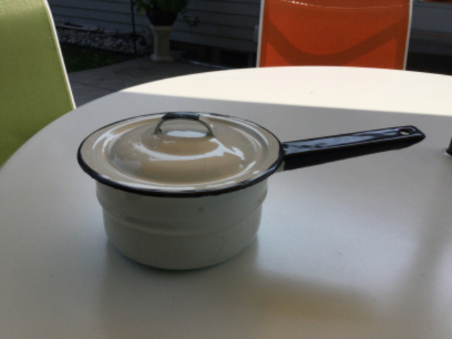 Enamel ware pots in Arts & Collectibles in Owen Sound