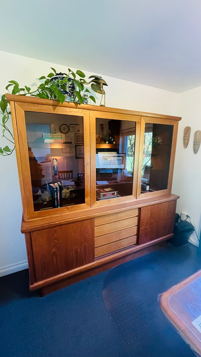 Vintage Canadian Teak Buffet and Hutch Cabinet in Hutches & Display Cabinets in Kitchener / Waterloo