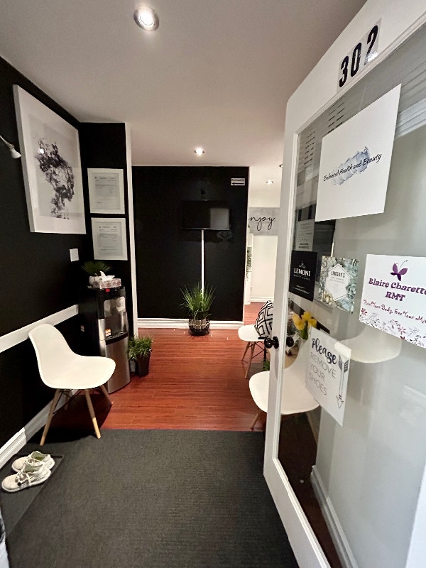 Commercial room for lease. Hair Stylist & Salon London Kijiji