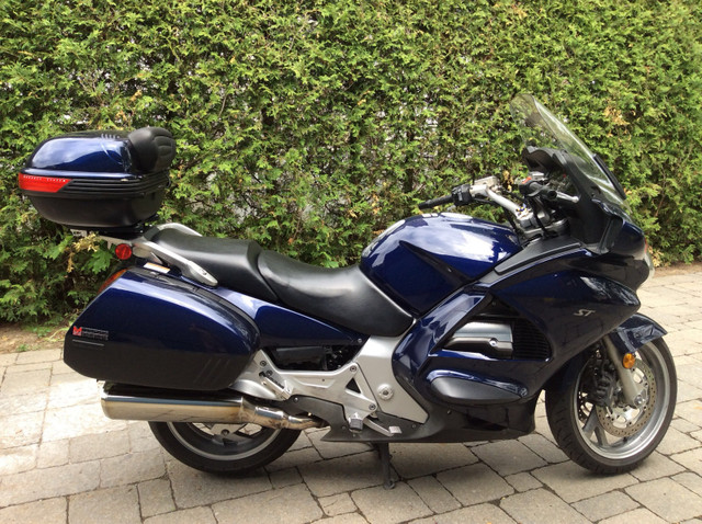 Honda St1300…Belle moto…Prête pour la saison…71,600 kilos. dans Routières sportives  à Laval/Rive Nord
