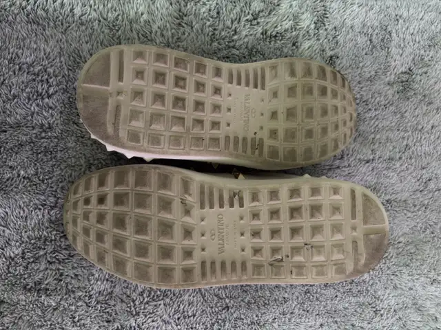 Valentino Rockstud Sneakers in Men's Shoes in Markham / York Region - Image 6
