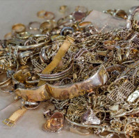 Wanted: ****Wanted: gold scrap and jewellery******