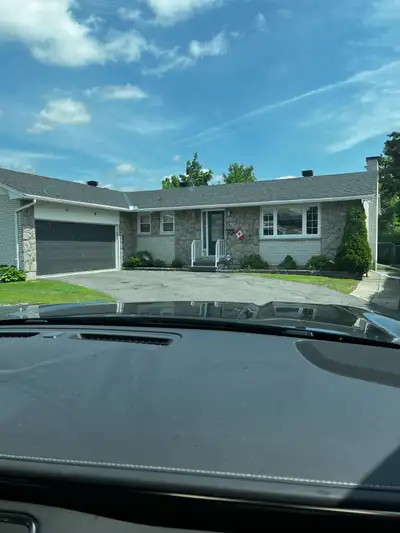 Student housing - 2 rooms for rent close to Carleton and Algonquin. Located in Nepean in the mature...