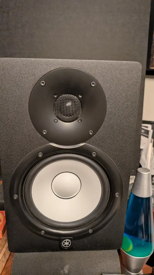Yamaha HS7 Powered Studio Monitors – Pair – Great Condition in Pro Audio & Recording Equipment in Mississauga / Peel Region - Image 6