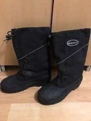 Men’s winter boots size 8 $45, snow boots, View more