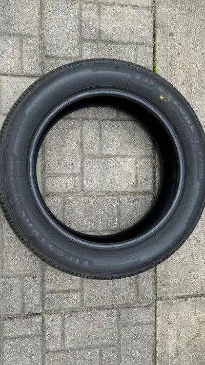 Je vends un set pneus d' ouverture Firestone 205/55/17 flambant neuf, parfait pour la saison estival...