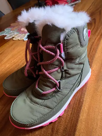Brand new Sorel winter boots for girl size 1 jr. Lightweight and waterproof.
