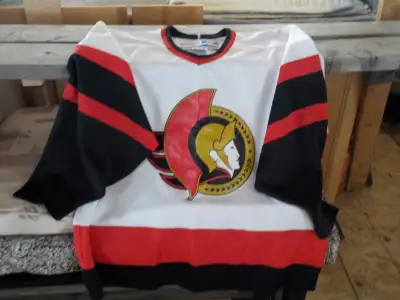 Size LARGE small blue stain in the back (barely visible....see picture)