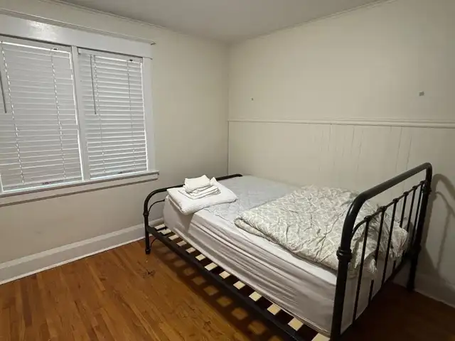 Spacious Private Room for Rent – Available Immediately! in Room Rentals & Roommates in Peterborough - Image 3