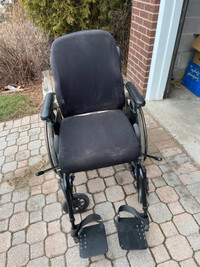 Foldable wheel chair