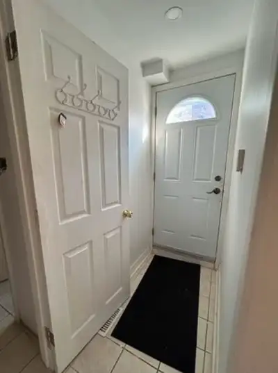 One Bedroom Available – Furnished House near Don Mills station
