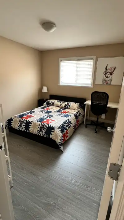 Private room in a very nice house in Edmonds area
