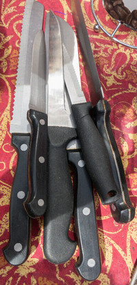 Four Farberware knives, two generic knives