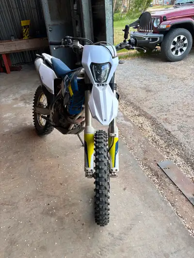 5,275 km’s, rad gaurds, hand gaurds not mounted but included.