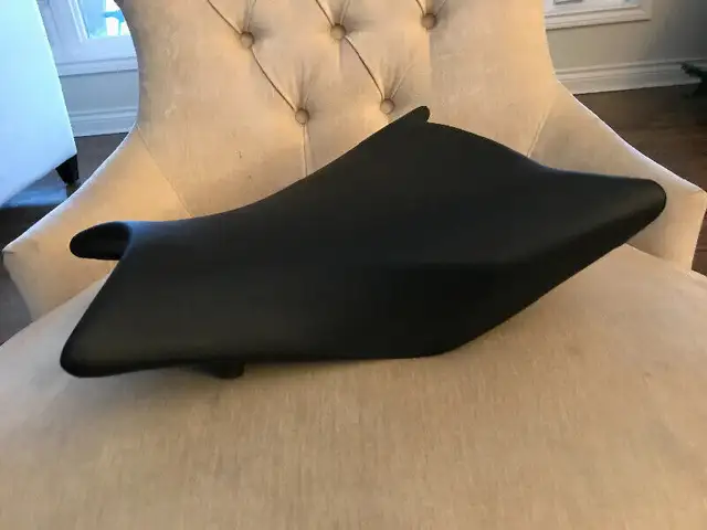 BMW s1000rr Front Riders Seat Cushion Saddle OEM Black Leather in Other in Barrie - Image 5