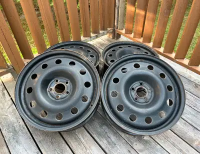 4 - 18" steel wheels In good shape. Bolt pattern; 5 lugs x 108mm. Center bore; 63.4mm dia. Fit Ford...