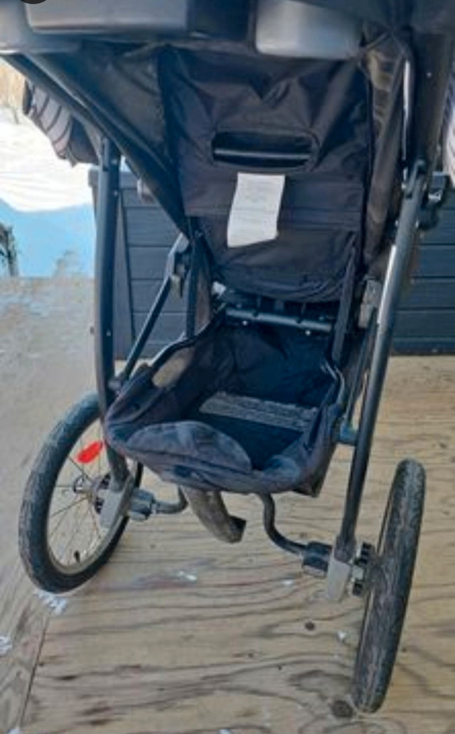 Graco Jogging Stroller in Strollers, Carriers & Car Seats in Strathcona County - Image 2