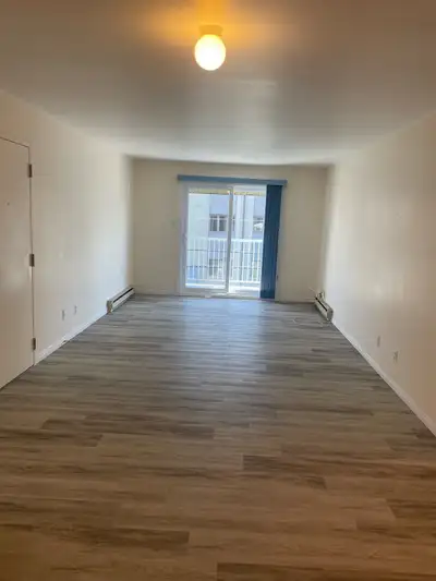 4 1/2 près du centre d'achat Les Rivières, L' UQTR et des services. Endroit tranquille et sécuritair...