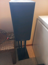 Energy 3.1e speakers with stands