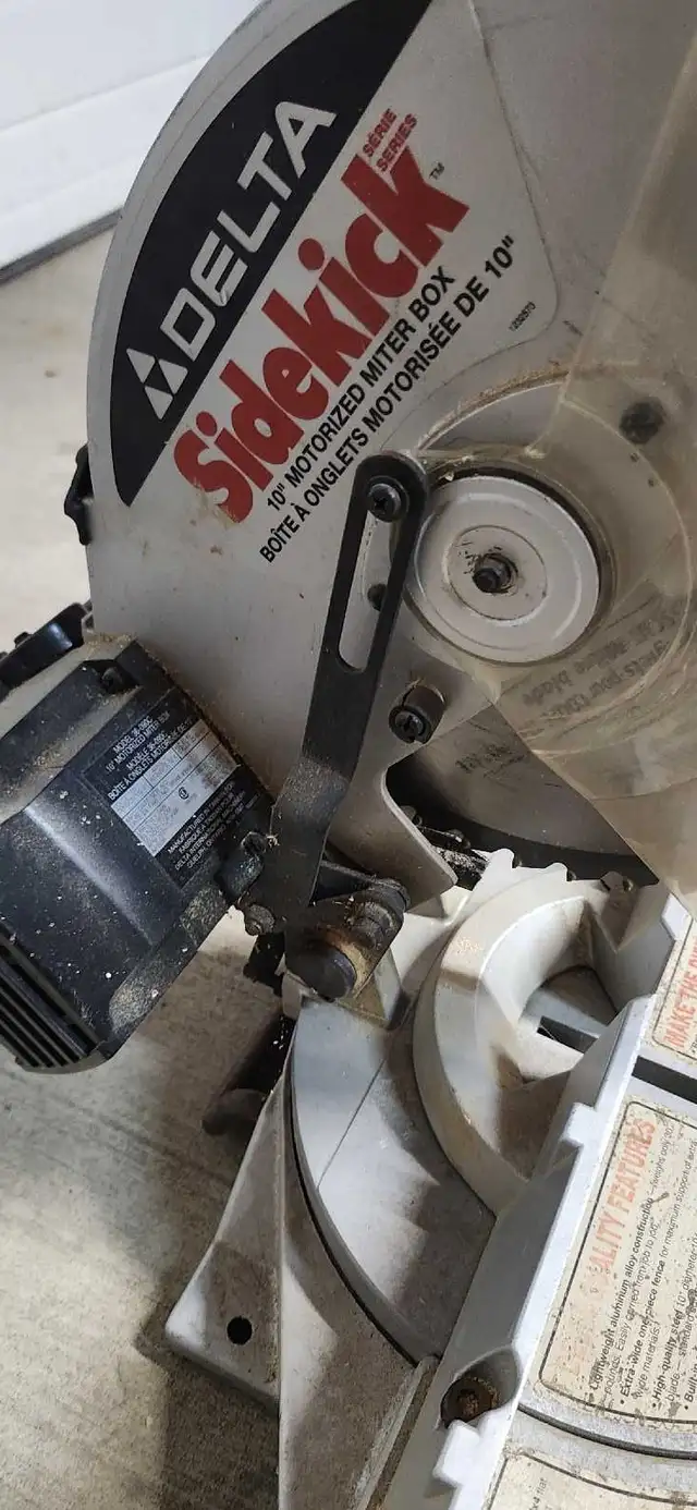 10" miter saw in Power Tools in Red Deer - Image 3