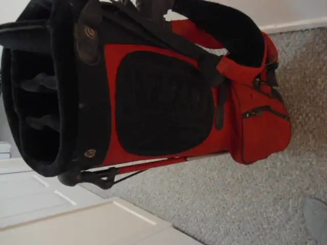 MEN'S SET OF RIGHT HANDED GOLF CLUBS WITH BAG in Golf in Sudbury - Image 9