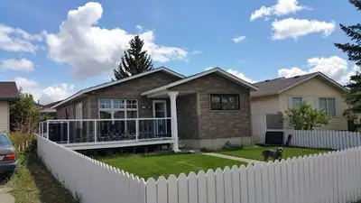 Renting out a room upstairs floor shared bathroom, kitchen, livingroom. Looking for clean responsibl...