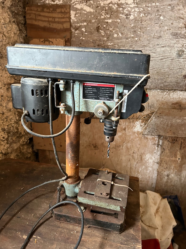 DRILL PRESS DELTA 8 in Power Tools in Hamilton