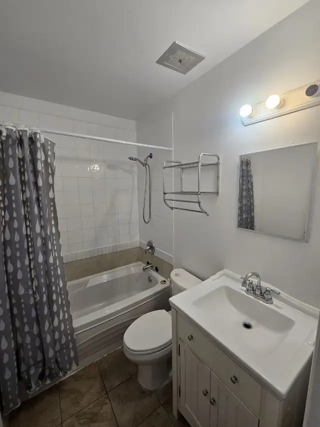 House For Rent, 2 Bedrooms, 1 Bathroom, Great Area in Long Term Rentals in Winnipeg - Image 11