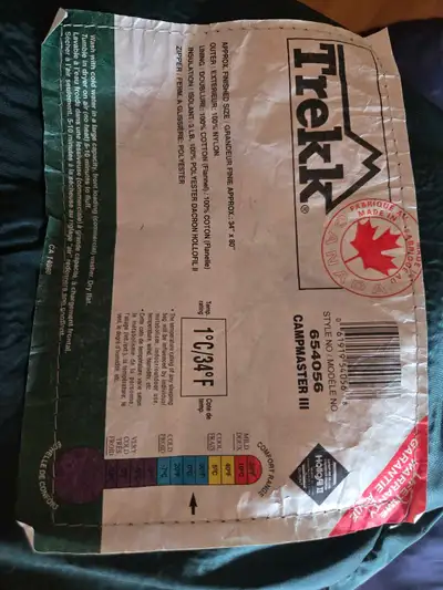 Tente Coleman, 2 sacs de couchage TREKK, CHAISE, poêle Coleman.