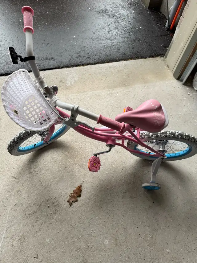 Giant 16 inch Bike in Kids in Oakville / Halton Region - Image 3