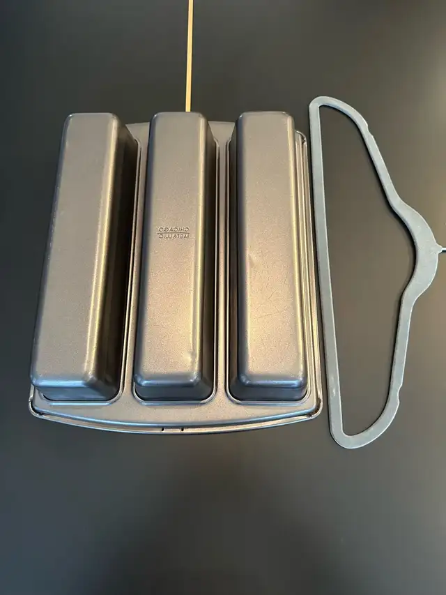 Chicago Metallic Triple Loaf Pan582387128190914561