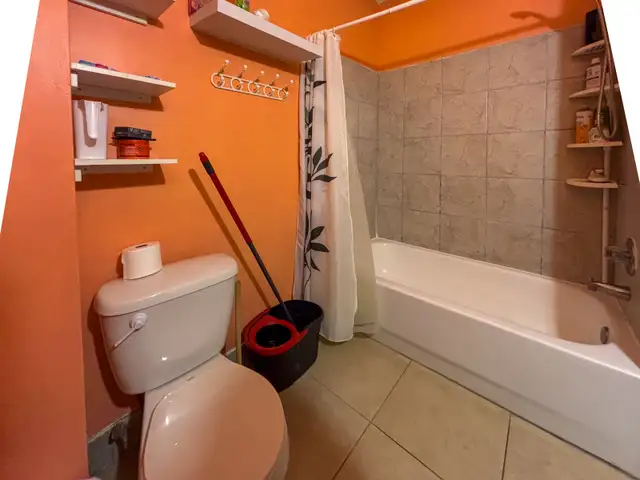  Chambre meublée avec balcon privé - Métro Joliette, 635$/mois in Room Rentals & Roommates in City of Montréal - Image 12