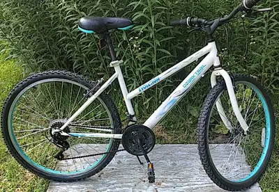 Women's bike, medium size, for trails or commuting, View more