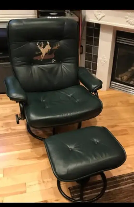 Palliser Ducks Unlimited Leather Recliner & Ottoman