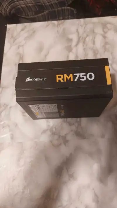 Selling a Corsair RM750x power supply, fully modular with 750W and 80+ Gold certification, in used b...