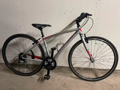 Like New Devinci St Tropez Small 5.1-5.6’ Aluminum Frame Shimano Acera Tuned up super nice and very...
