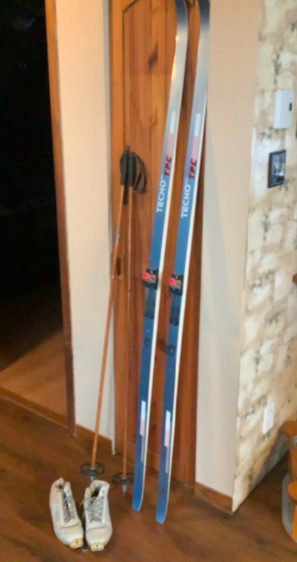 Ensemble ski de fond; Techno Pro (78"lg), bottes et Bâtons dans Ski  à Laval/Rive Nord - Image 2