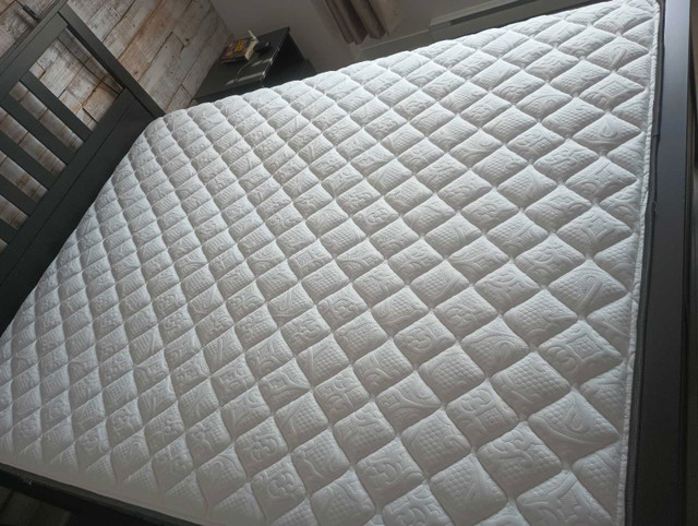 Matelas Queen mattress  dans Lits et matelas  à Longueuil/Rive Sud - Image 2