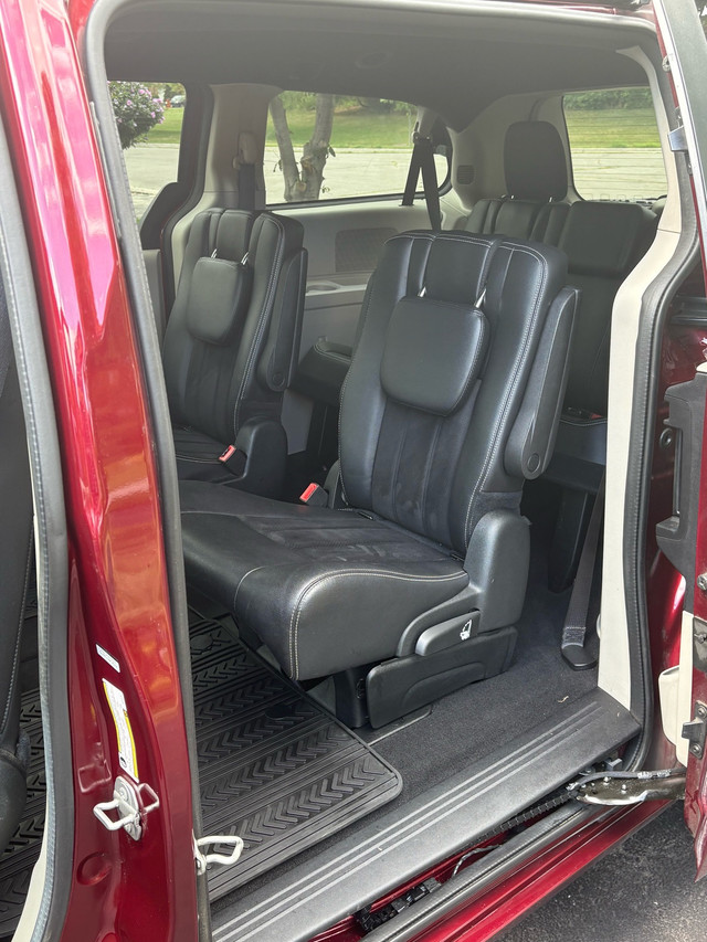 For Sale: 2018 Dodge Grand Caravan – Burgundy – Only 47,000 km in Cars & Trucks in City of Toronto - Image 3
