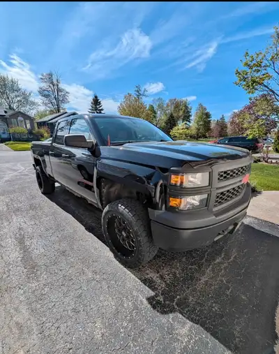 2014 Chevrolet Silverado extended cab 4x4 V6 4.3L 6.5ft box being sold AS IS. Runs and drives solid,...