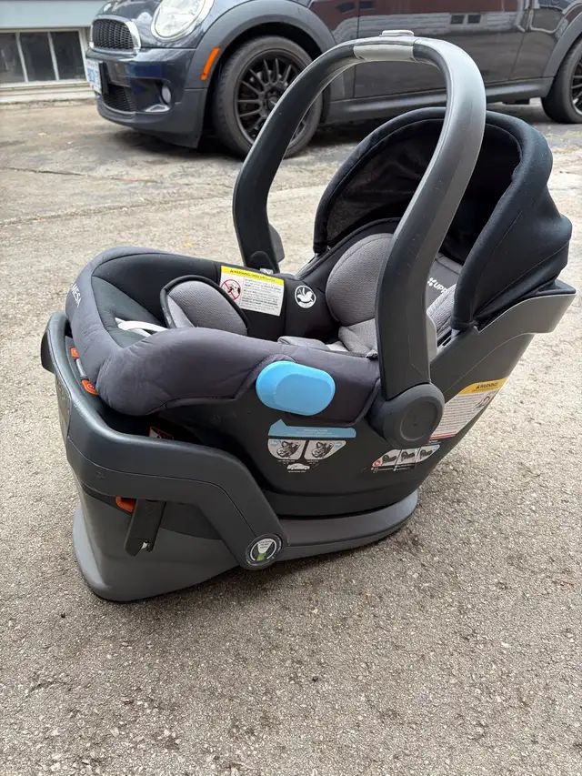 Uppa Baby Cruz V2 Bundle in Strollers, Carriers & Car Seats in Hamilton - Image 8