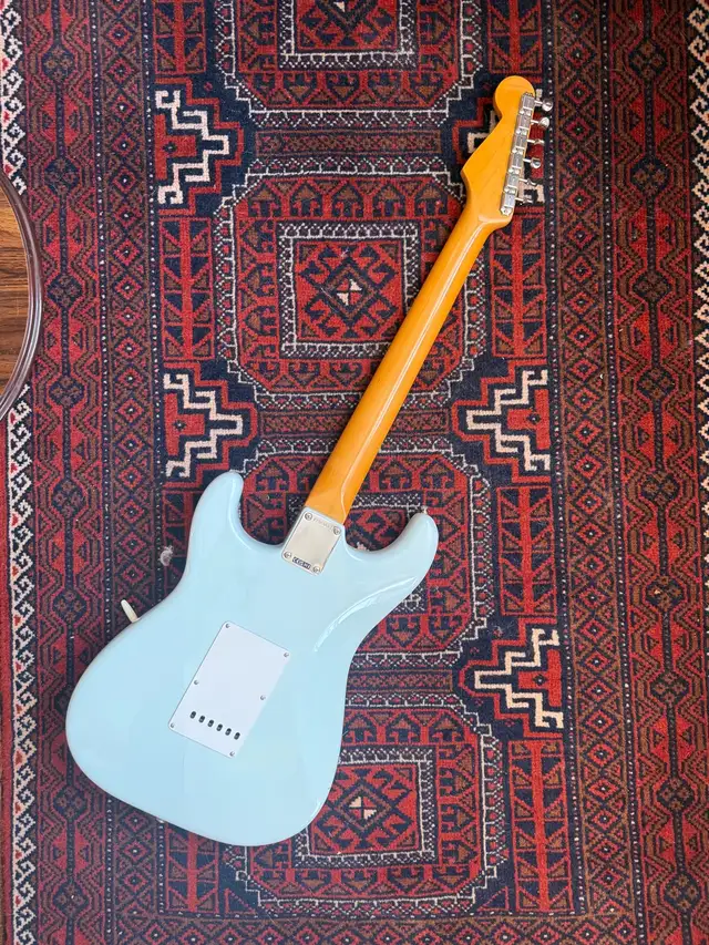 Fender American Vintage II 1965 Stratocaster - Sonic Blue in Guitars in City of Toronto - Image 4